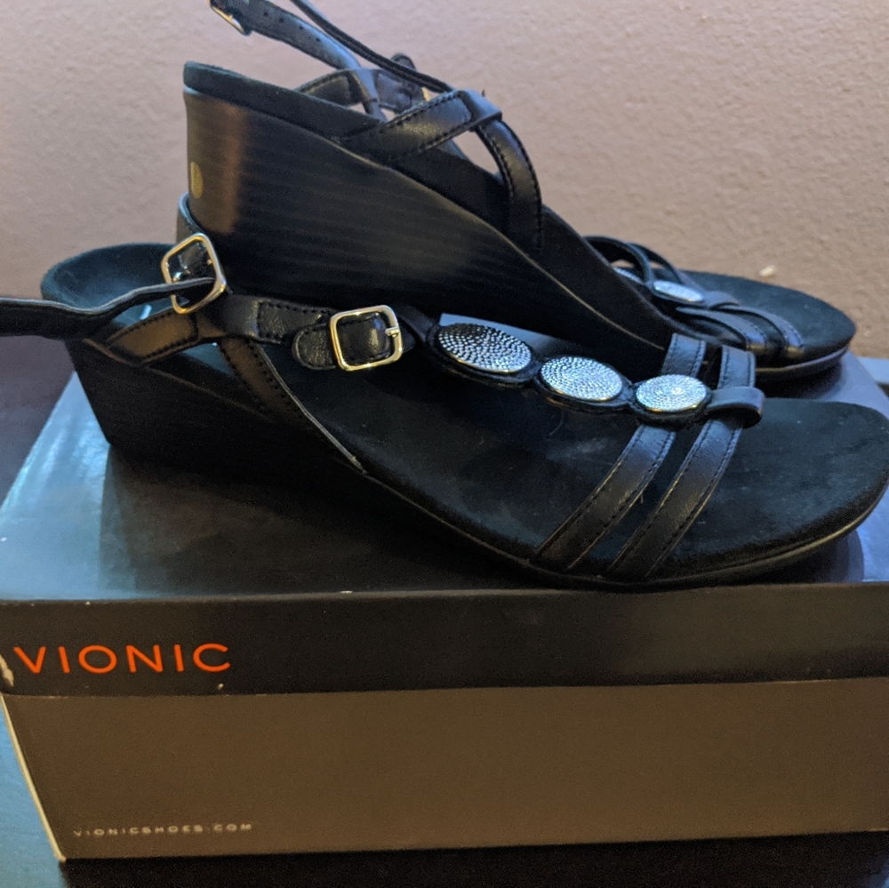 Vionic Park Nolan Sandals